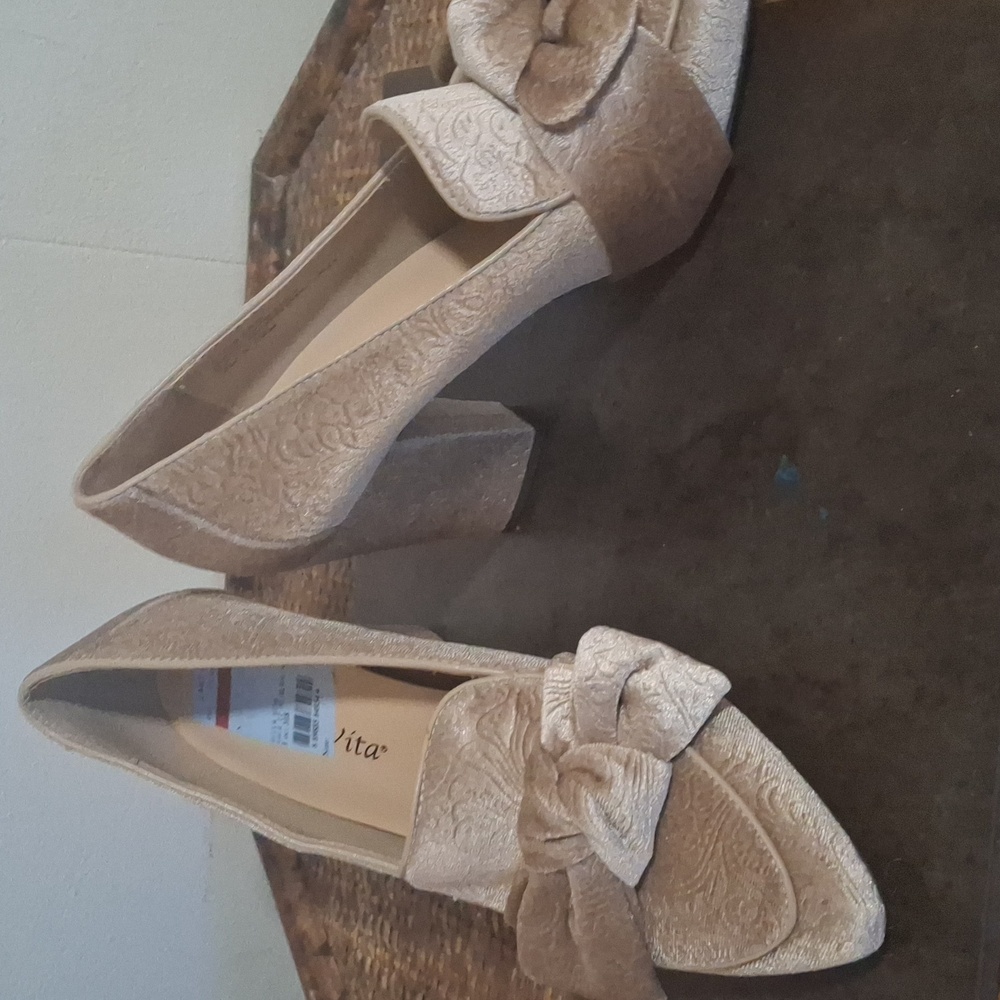 Tan Shoes with Bow Detail and Suede Finish EU 39